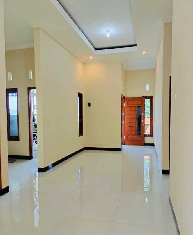 rumah baru 3 kamar view sawah dekat bandara adisucipto