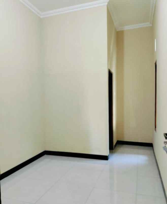 rumah baru 3 kamar view sawah dekat bandara adisucipto