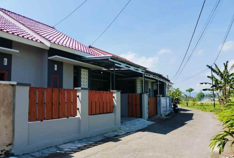 rumah baru 3 kamar view sawah dekat bandara adisucipto