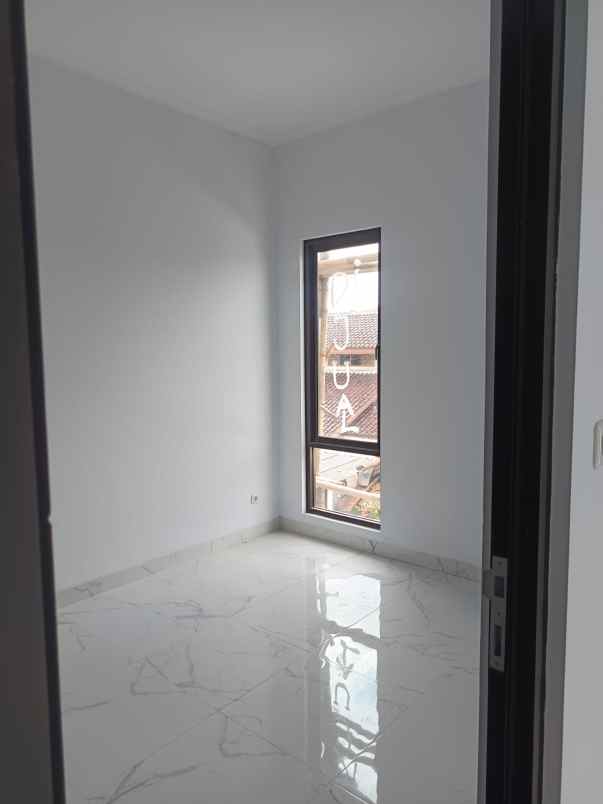 rumah baru dalam komplek pdk cipondoh tangerang