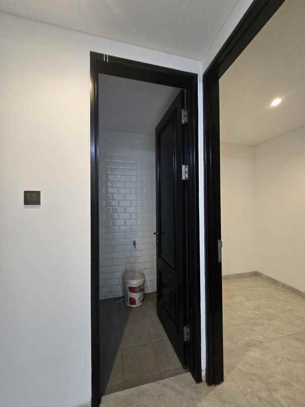 rumah baru dgn private pool di jagakarsa