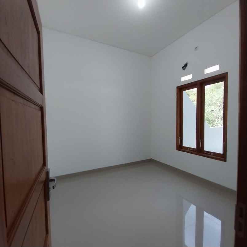 rumah baru siap huni dekat pasar sleman