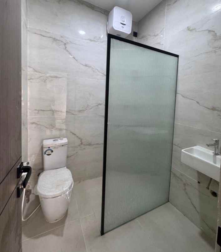 rumah baru siap huni lokasi strategis di griyaloka bsd