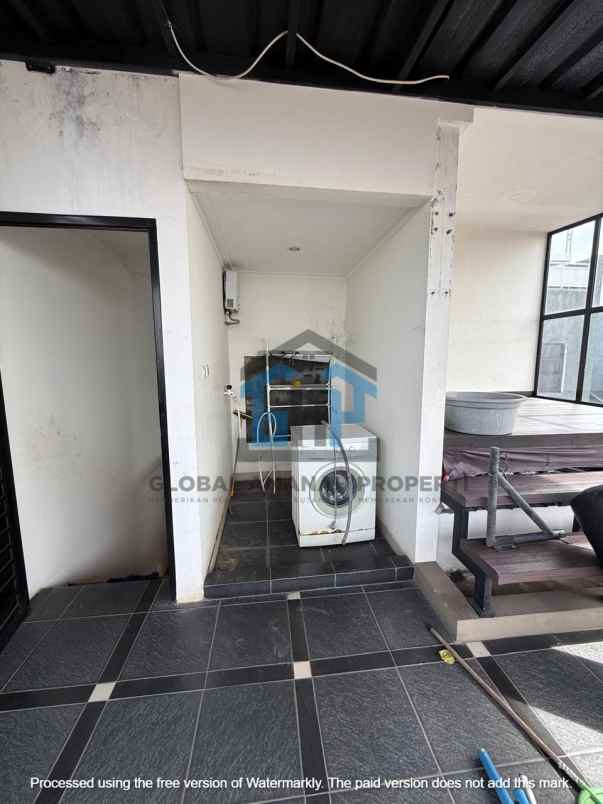 rumah cantik komplek cihanjuang dibawah harga pasaran
