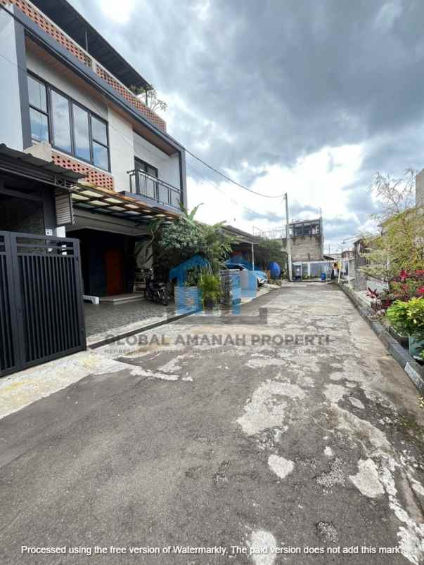 rumah cantik komplek cihanjuang dibawah harga pasaran