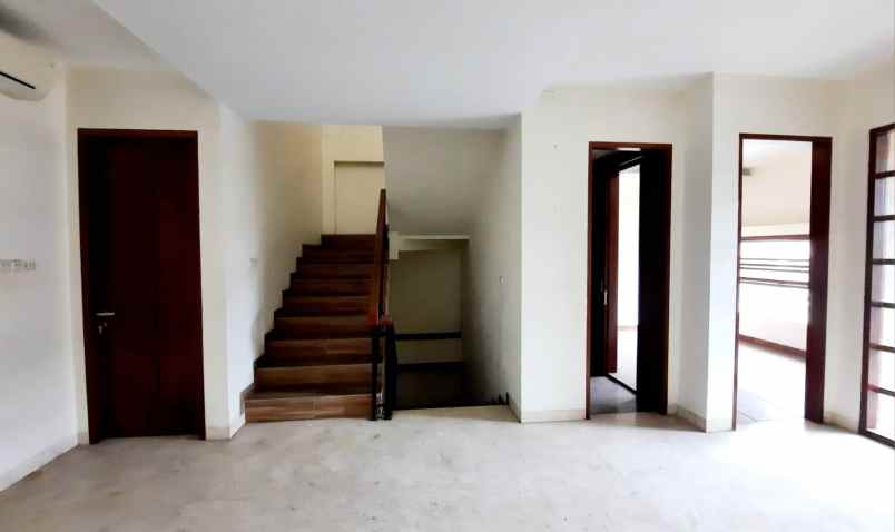 rumah daerah senopati jakarta selatan