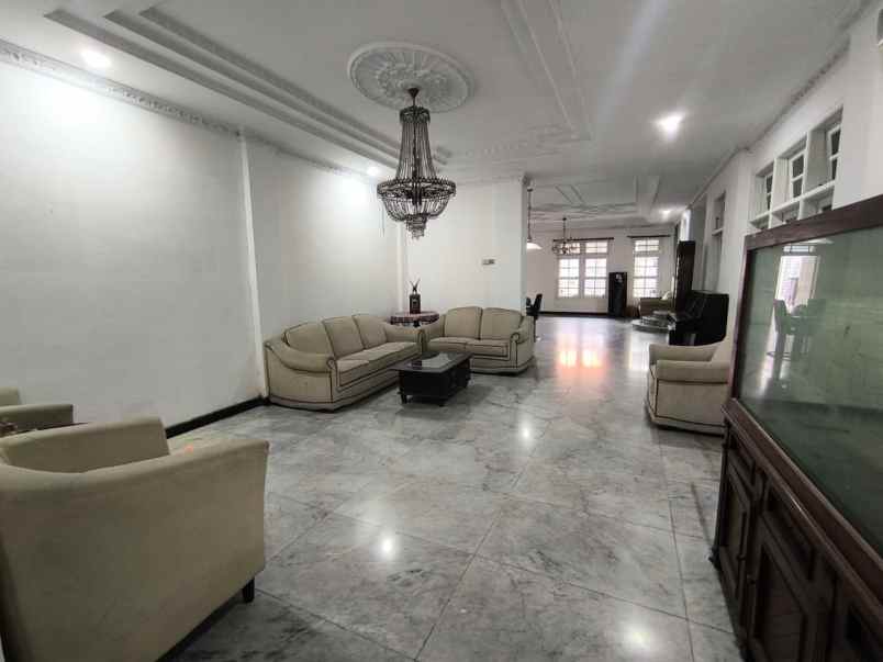 rumah disewakan di menteng dalam