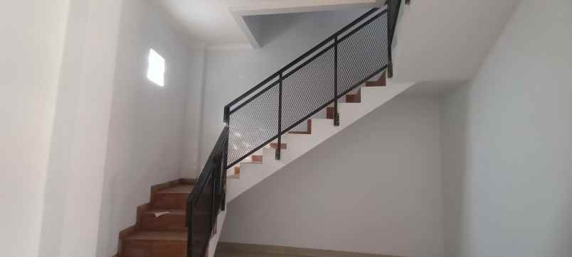 rumah dua lantai siap huni di kota depok