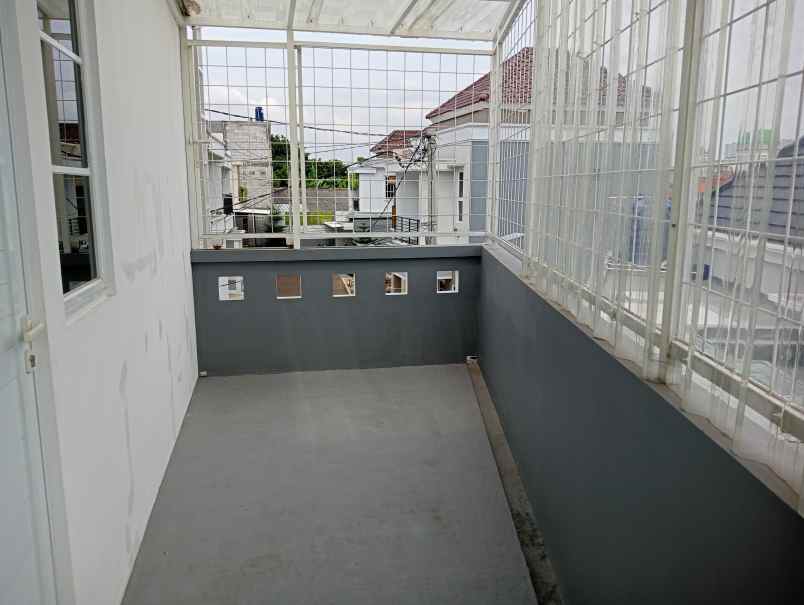 rumah exclusive 2 lantai villa amarilis beji depok