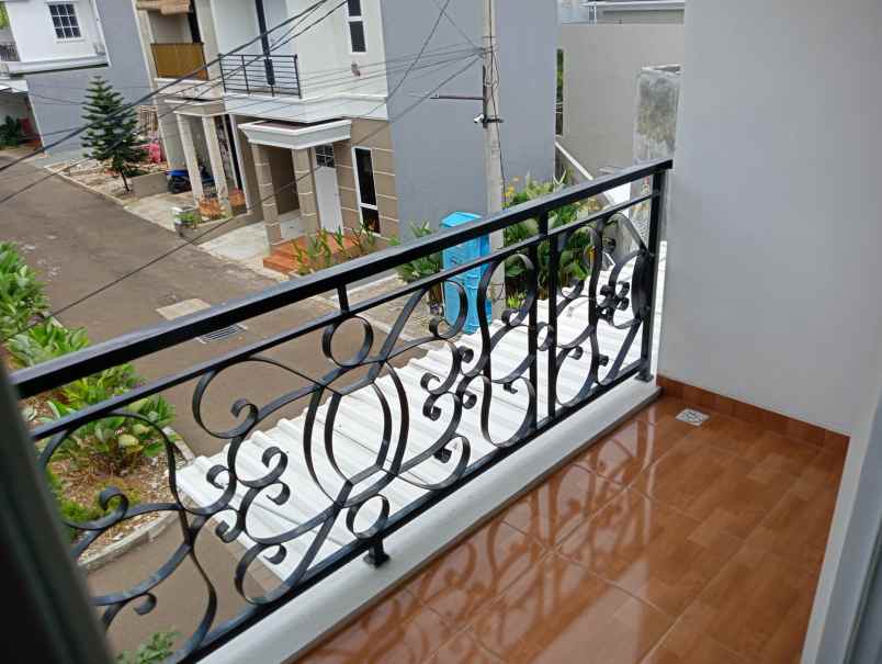 rumah exclusive 2 lantai villa amarilis beji depok