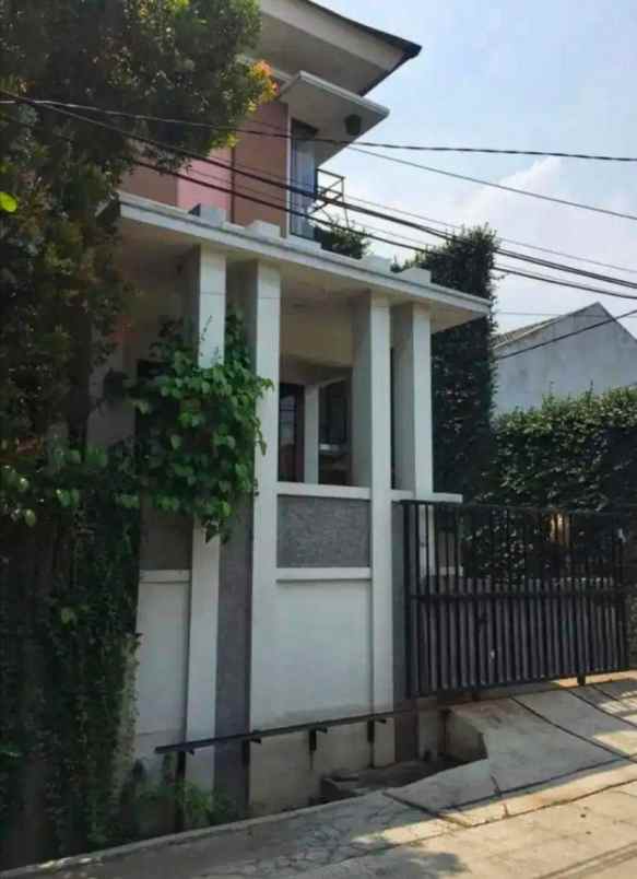 rumah hook 2 lantai di kapling ptb menceng jkt barat