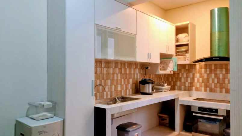 rumah hook manyar surabaya siap huni full furnish nego