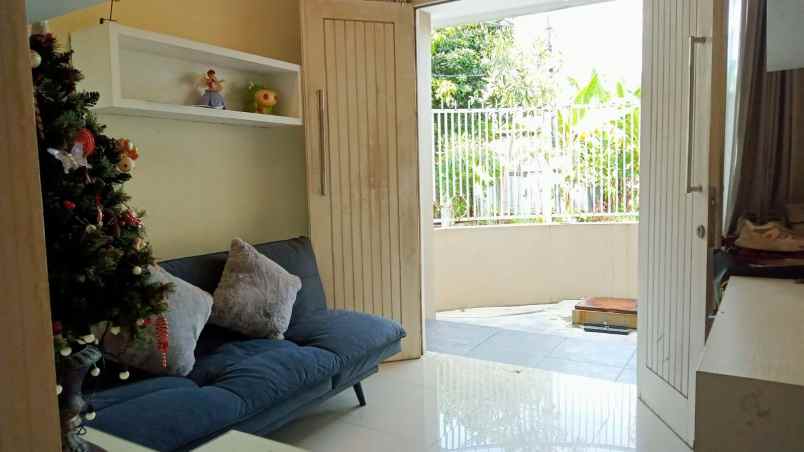 rumah hook manyar surabaya siap huni full furnish nego