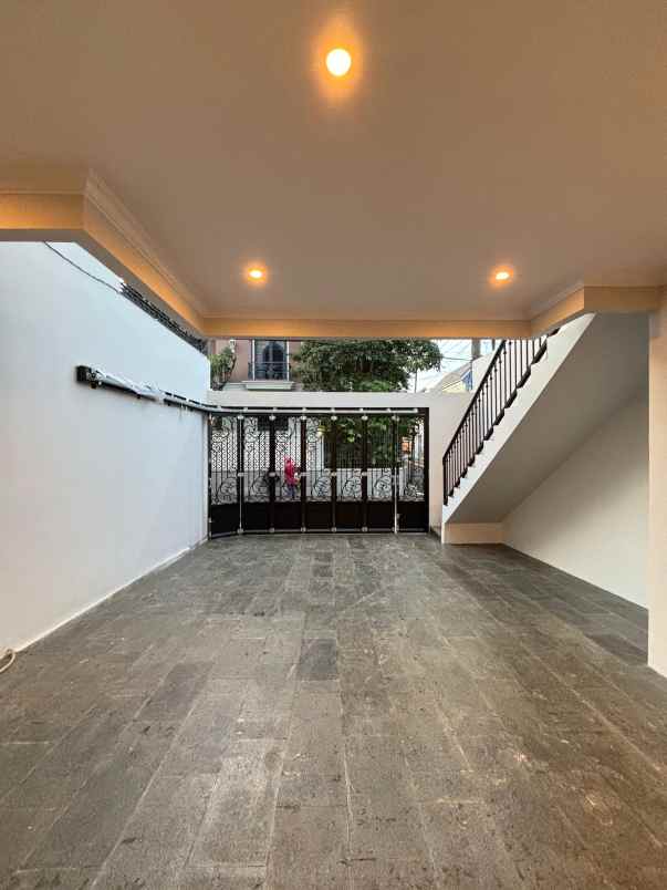 rumah jagakarsa dalam komplek