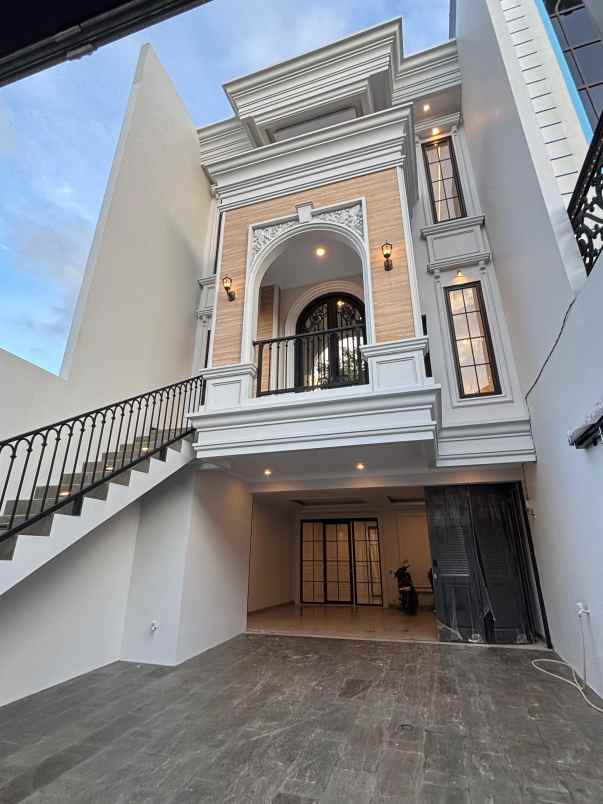 rumah jagakarsa dalam komplek