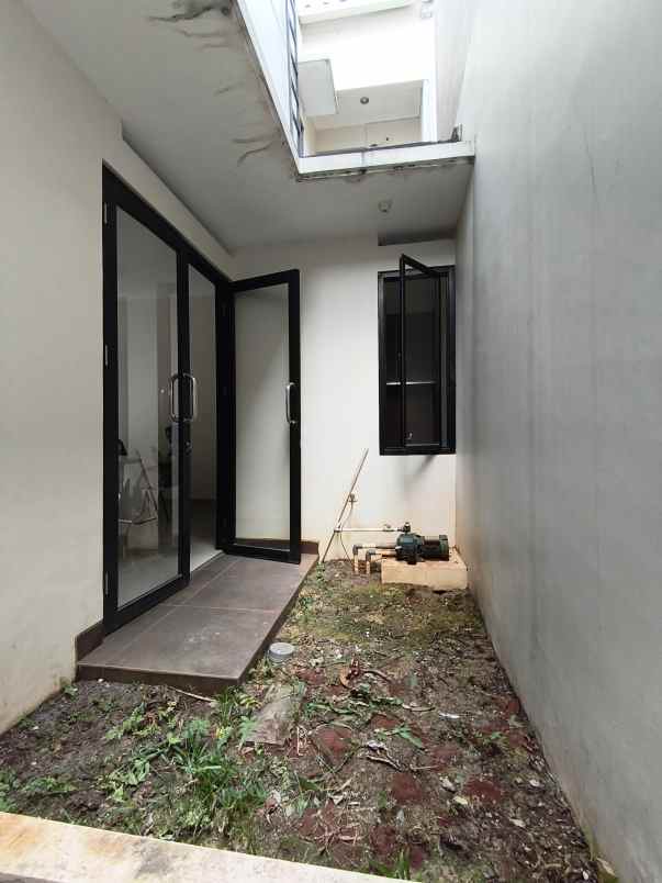 rumah jalan raya muchtar no 1