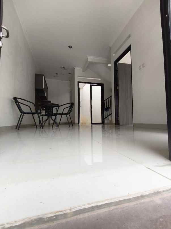rumah jalan raya muchtar no 1