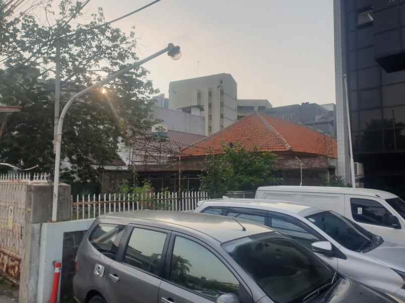 rumah jl johar menteng jakpus