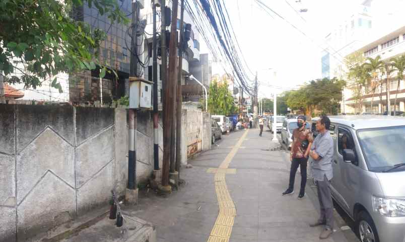 rumah jl johar menteng jakpus