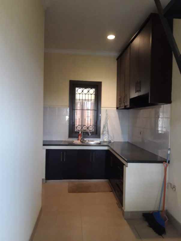 rumah jl limo raya cinere depok