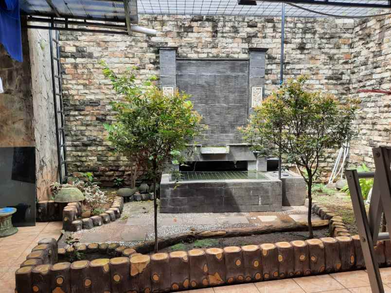 rumah jl skip ujung no 9 rt 005