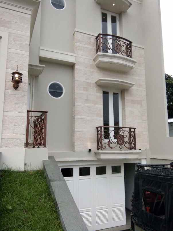 rumah kampung melayu jakarta