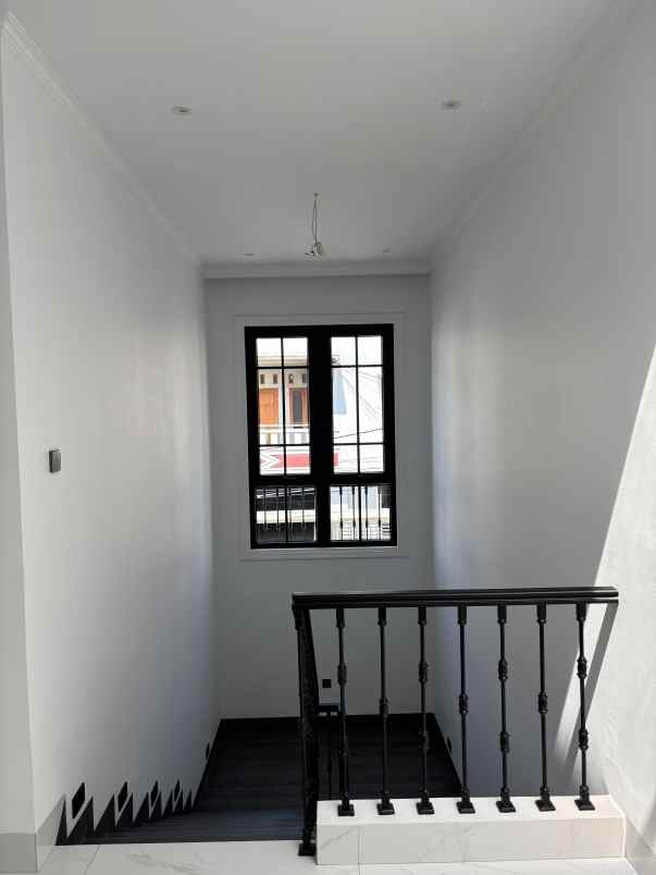 rumah klasik mewah di cempaka putih jakarta pusat