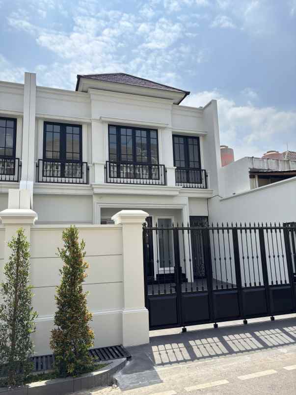 rumah klasik mewah di cempaka putih jakarta pusat