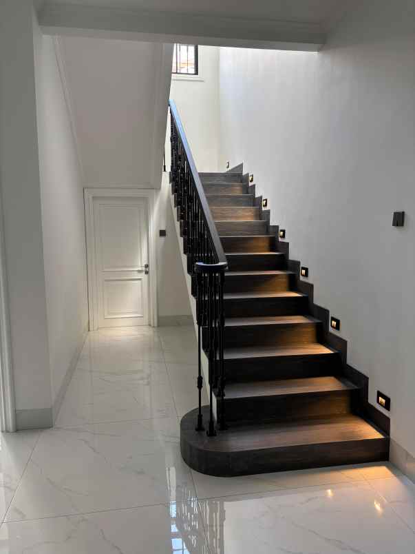 rumah klasik mewah di cempaka putih jakarta pusat