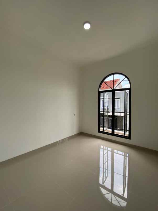 rumah konsep american classic lokasi suhat malang