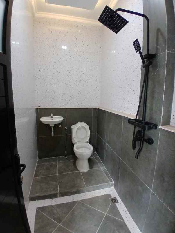 rumah lasik 2 lantai hook di jatimulya depok