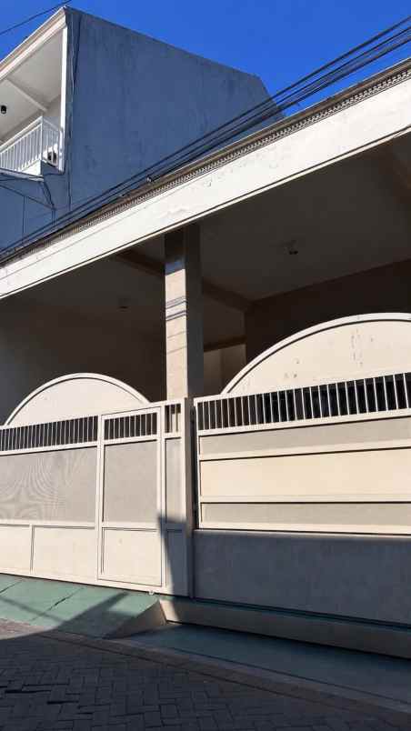rumah lokasi daerah kenjeran ruas jalan lebar