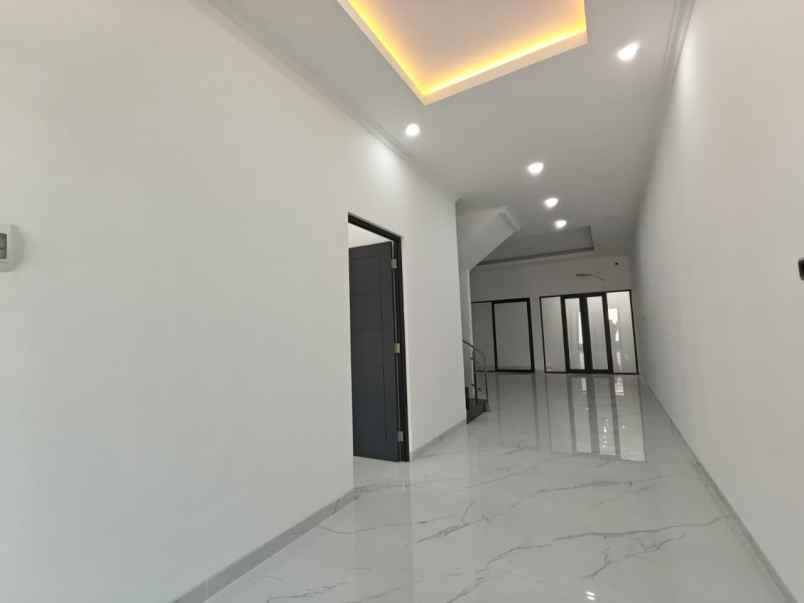 rumah lux minimalis pakuwon city grand island