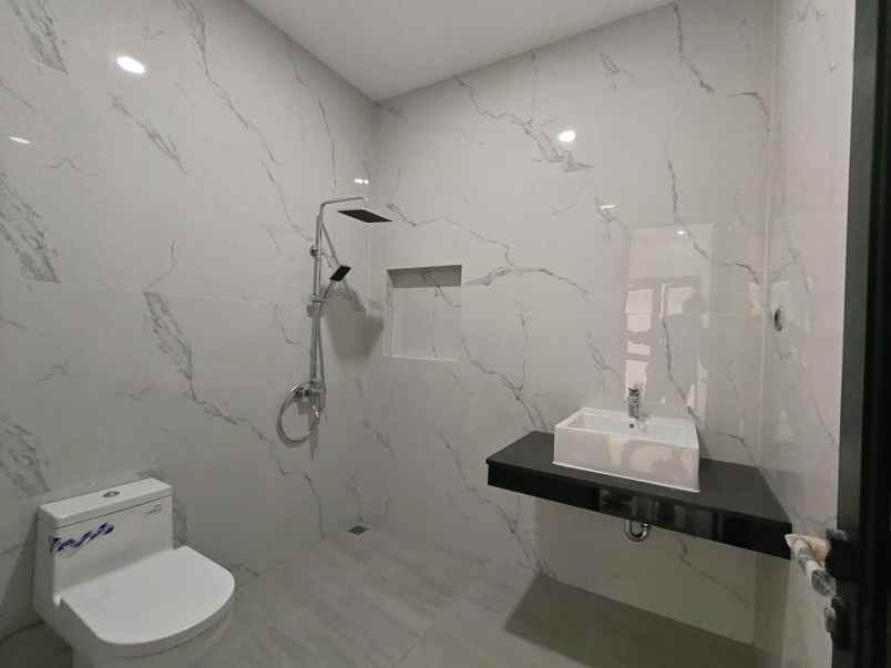 rumah lux minimalis pakuwon city grand island