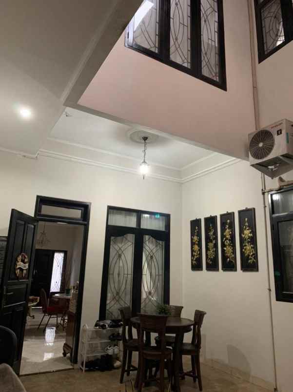 rumah mewah 2 lantai di jln dr ratna jatibening bekasi