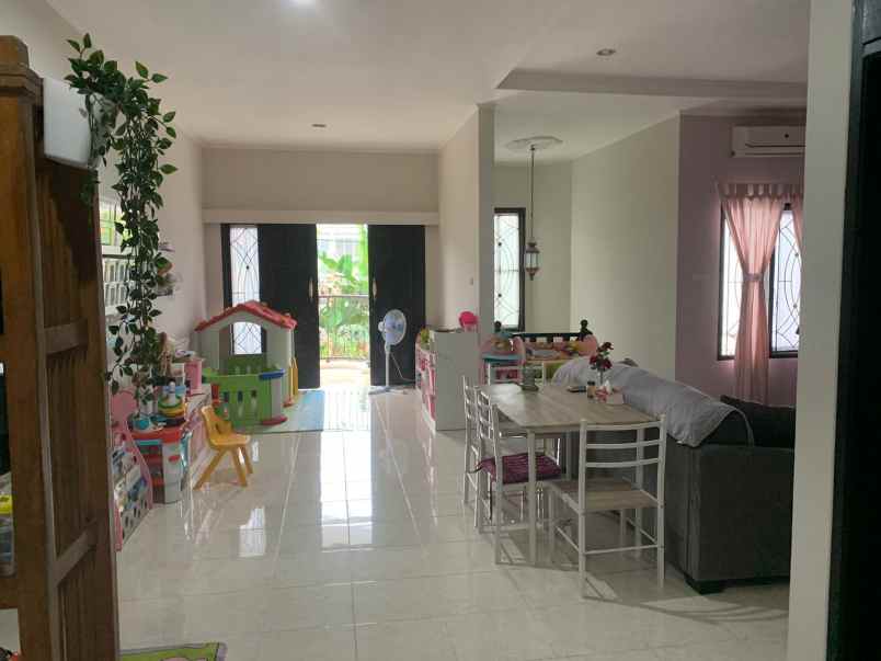 rumah mewah 2 lantai di jln dr ratna jatibening bekasi