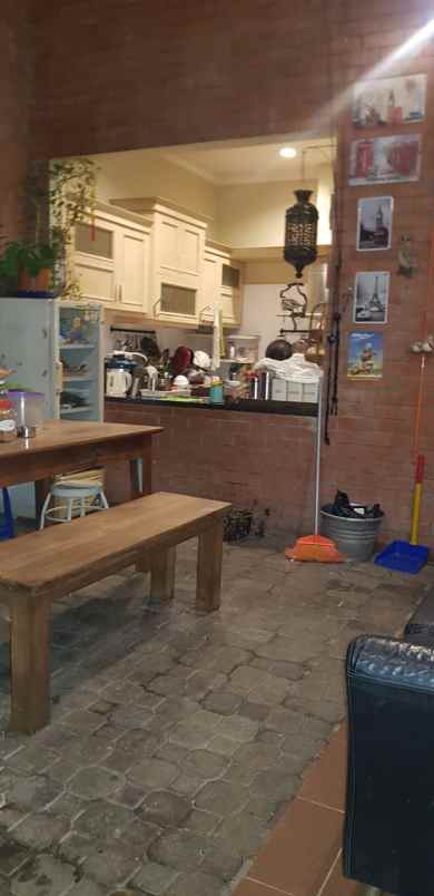 rumah mewah di jl mokmer jakarta pusat