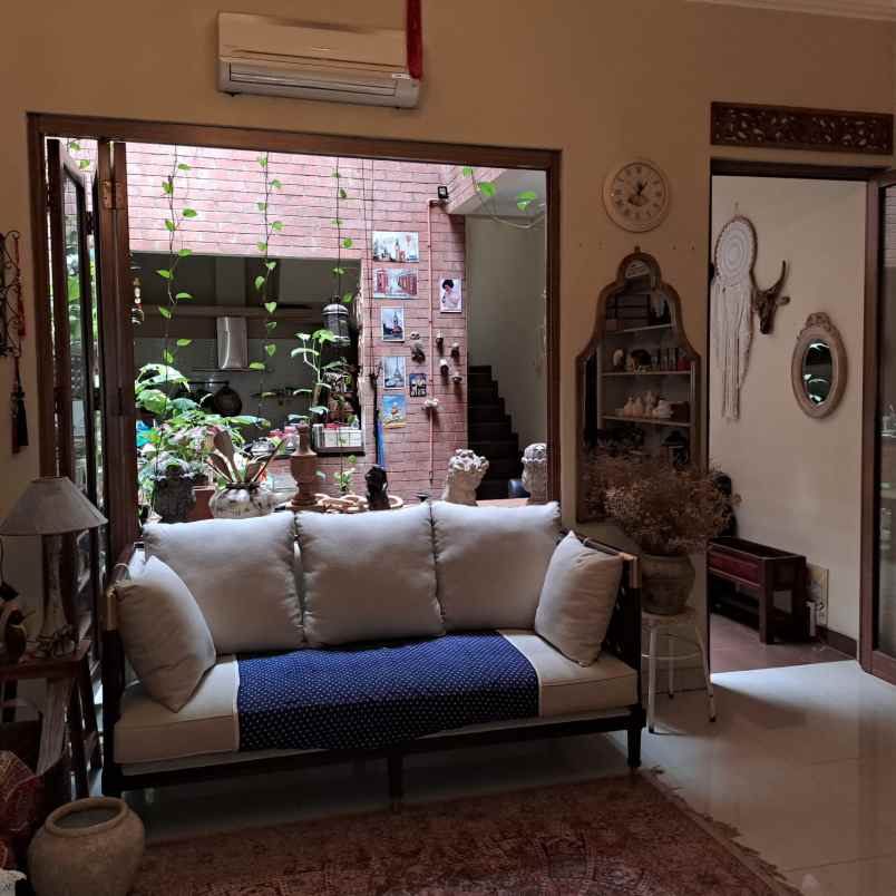 rumah mewah di jl mokmer jakarta pusat