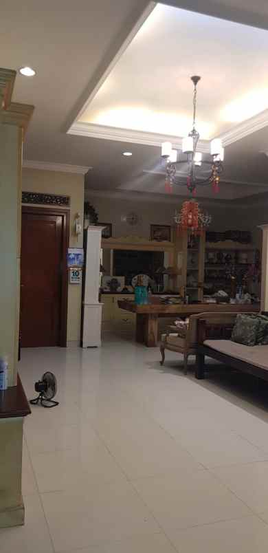 rumah mewah di jl mokmer jakarta pusat