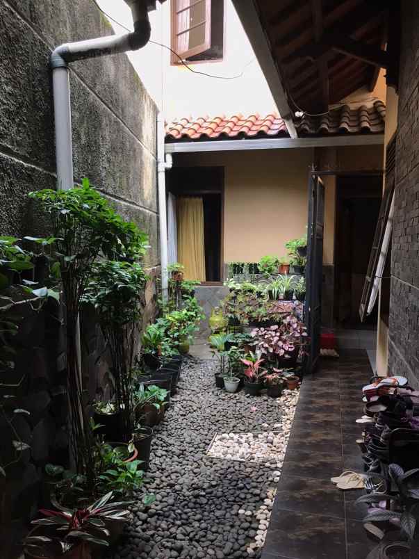 rumah mewah luas di jl cigadung raya