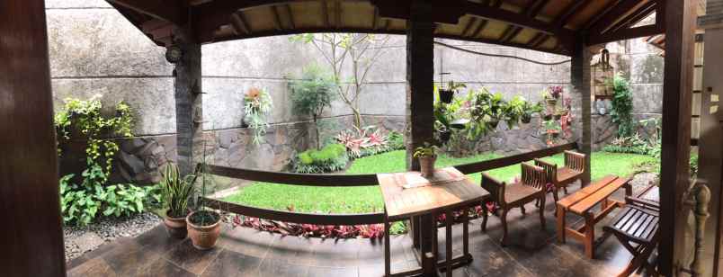 rumah mewah luas di jl cigadung raya