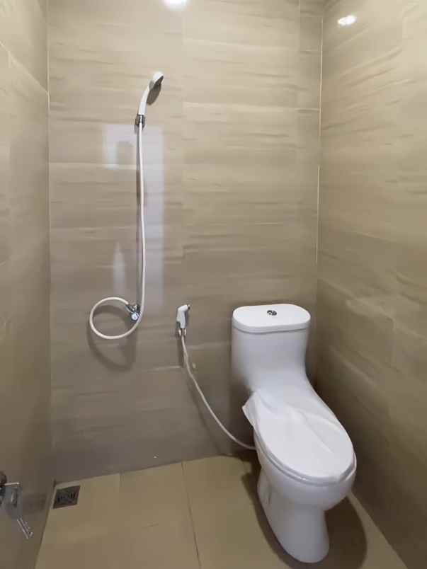 rumah mewah satu lantai di dalam cluster tembalang