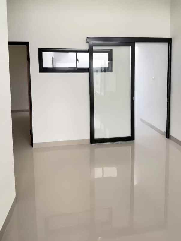 rumah mewah satu lantai di dalam cluster tembalang