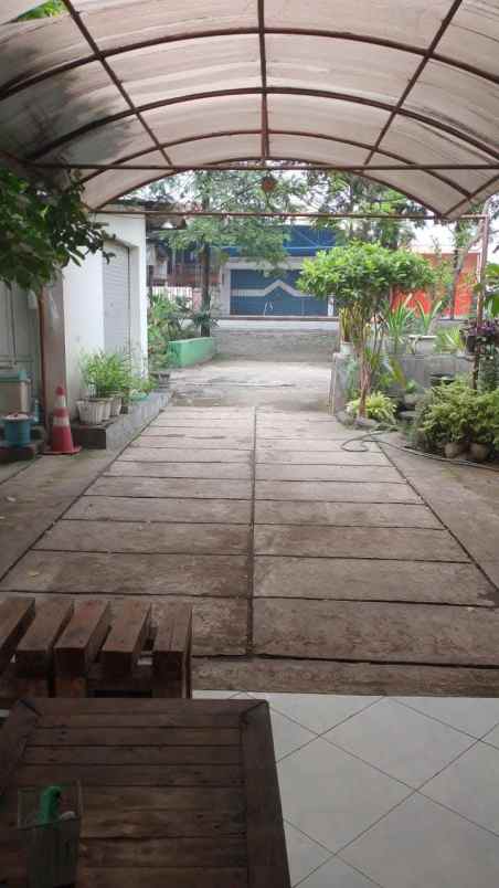 rumah mewah siap huni lokasi strategis dekat fasum