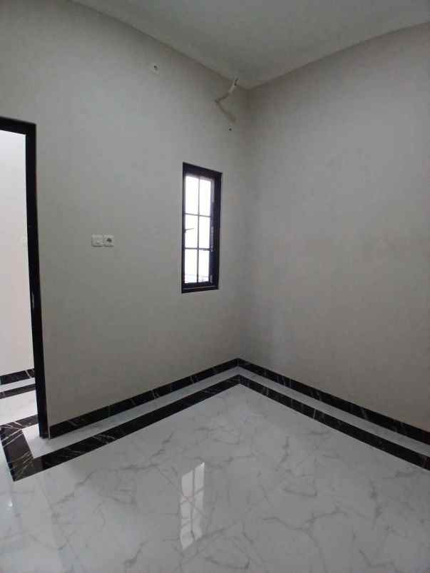 rumah minimalis 2 lantai siap huni di tanah baru depok