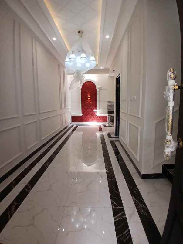 rumah minimalis 2 lantai siap huni di tanah baru depok