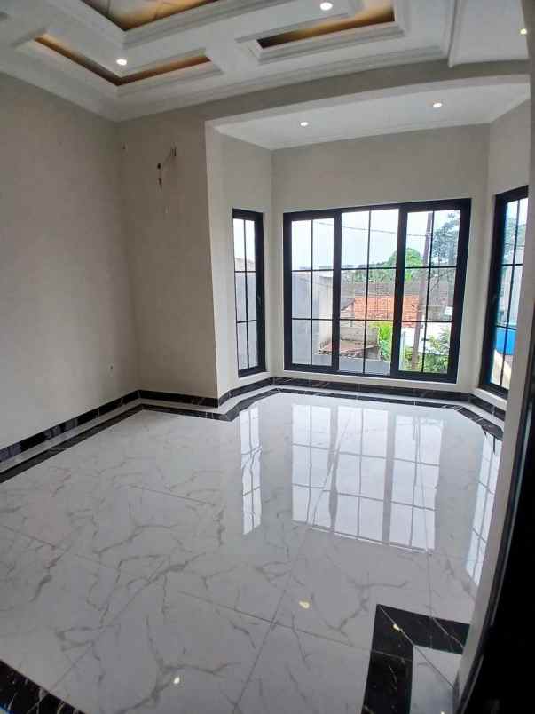 rumah minimalis 2 lantai siap huni di tanah baru depok
