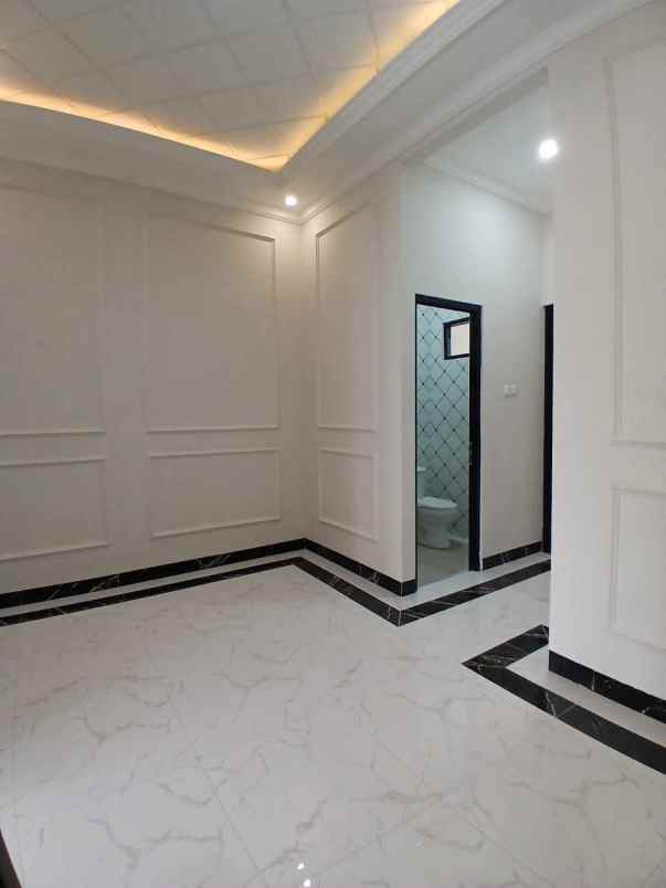 rumah minimalis 2 lantai siap huni di tanah baru depok