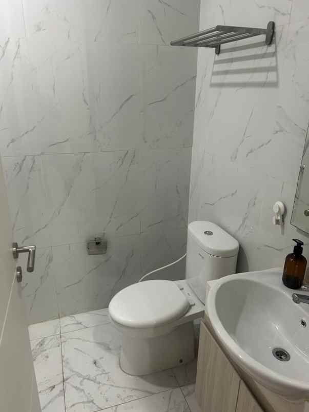 rumah minimalis rapi semi furnished citra gran cibubur