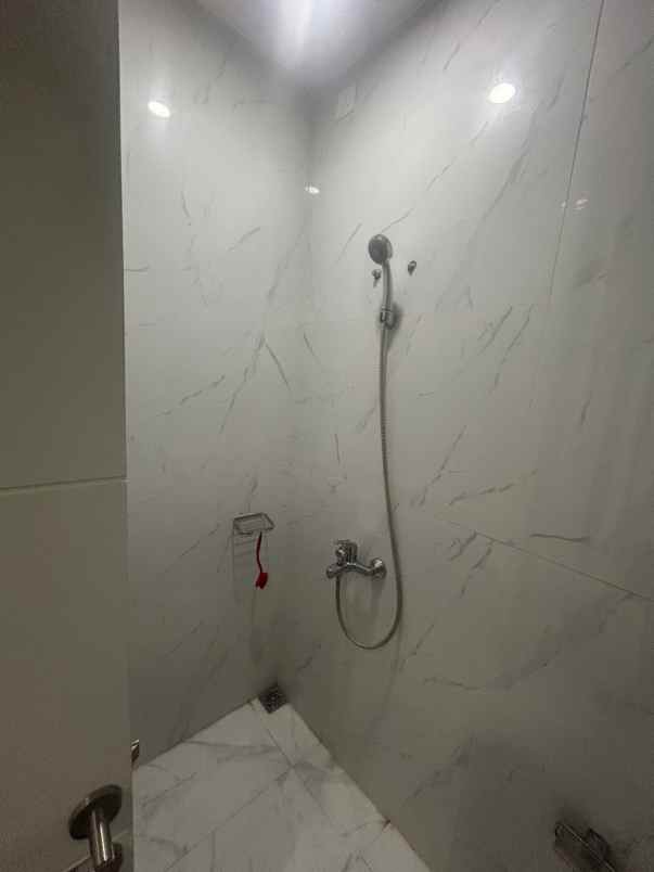 rumah minimalis rapi semi furnished citra gran cibubur